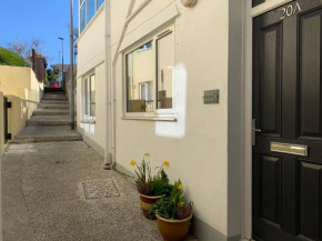 Bijou Beery, beautiful garden flat in village location